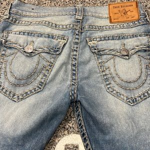 32 True Religion light wash